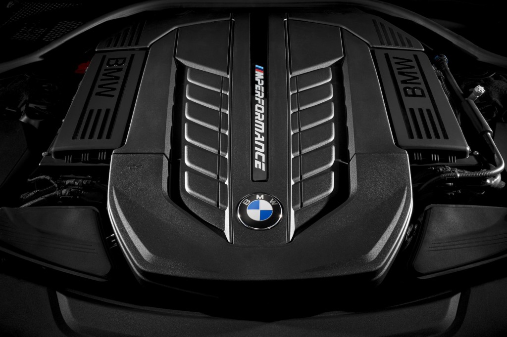 BMW M7 Engine